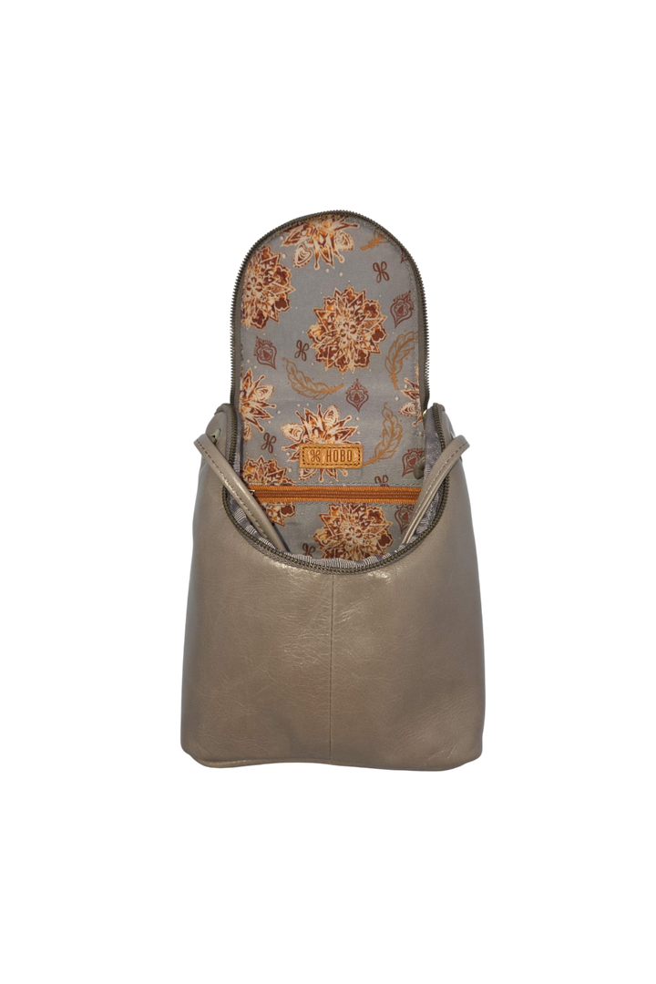 HOBO Fern Crossbody – Polished Leather Bag in Ash