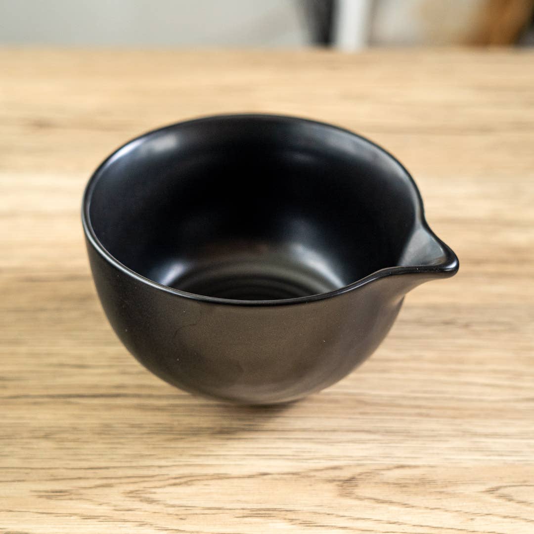 Matcha Latte Bowl with Spout – Black Matte (10 oz)