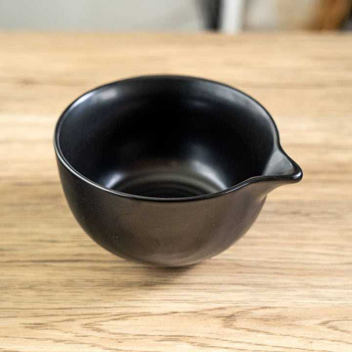 Matcha Latte Bowl with Spout – Black Matte (10 oz)