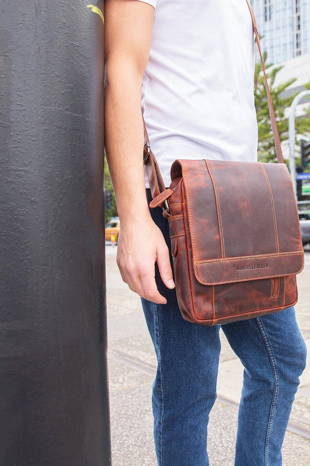 Boulder Leather Messenger Bag – Chestnut