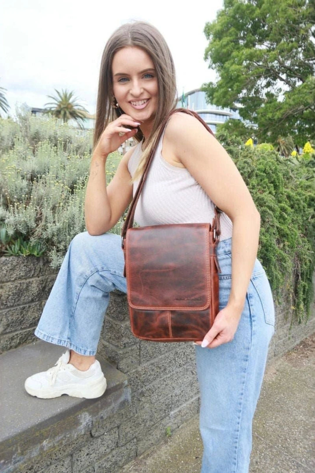 Halifax Leather Crossbody Bag – Chestnut