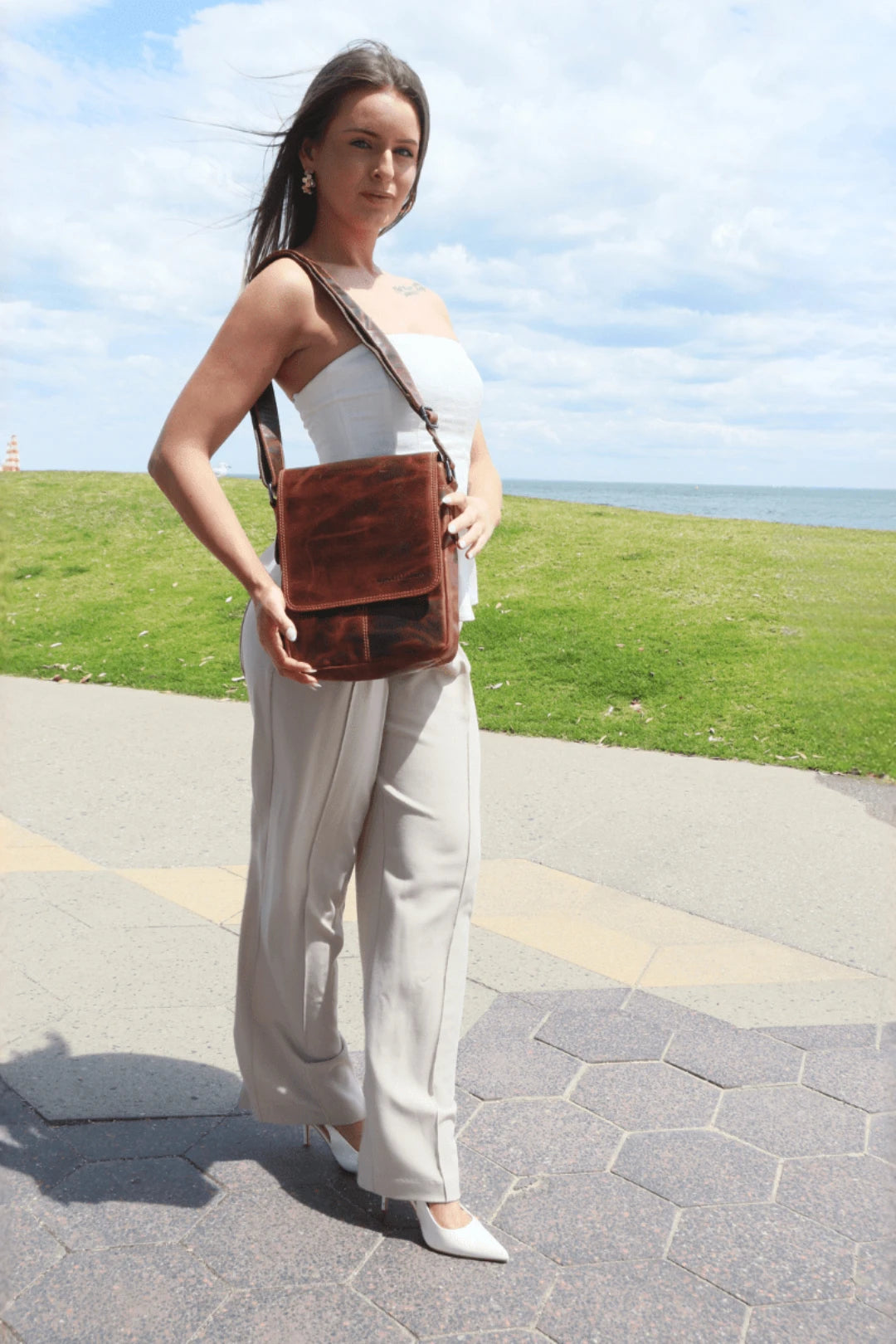 Halifax Leather Crossbody Bag – Chestnut