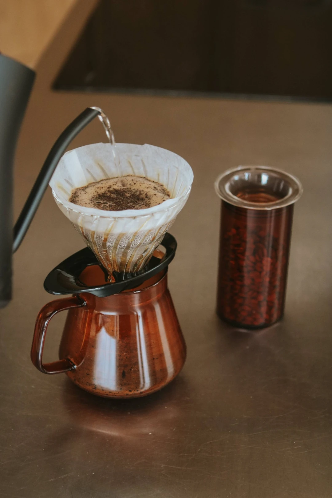 Hario Colors Glass Coffee & Tea Server – Amber & Grey Options | 600 mL