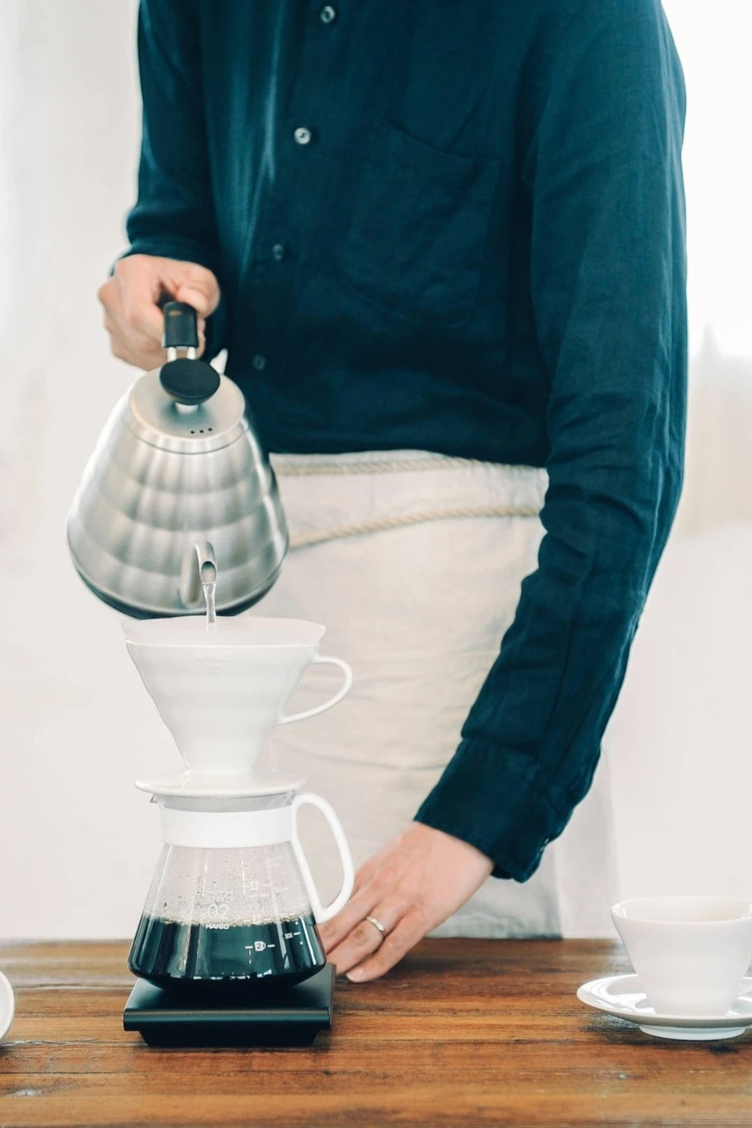 Hario V60 Ceramic Pour Over Size 02 Coffee Set – White