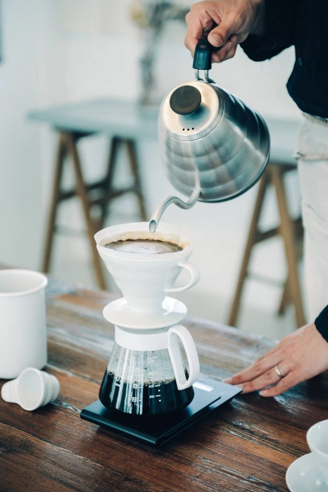 Hario V60 Ceramic Pour Over Size 02 Coffee Set – White