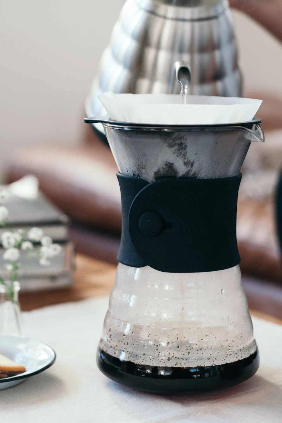 Hario V60 Drip Coffee Decanter (Size 02)