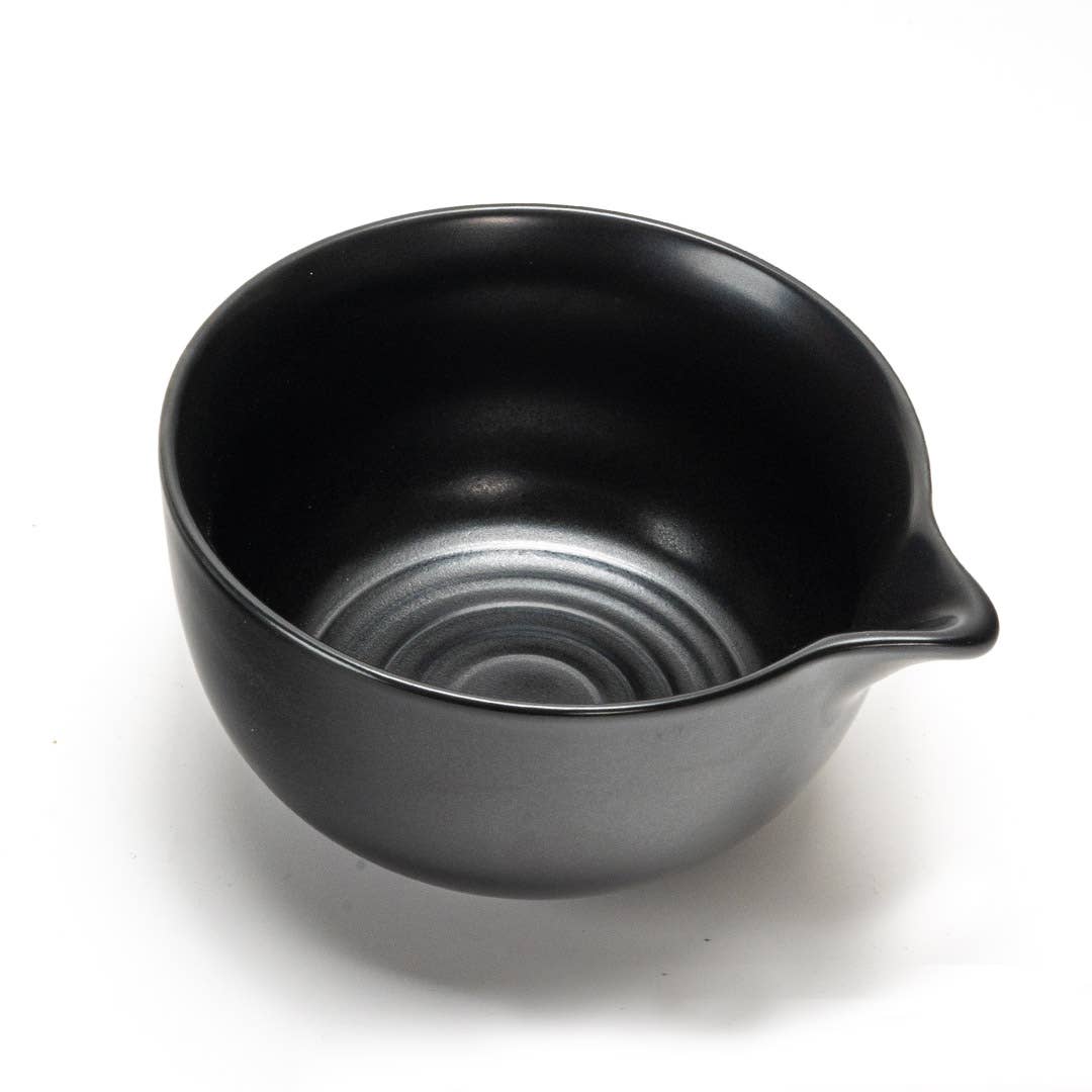 Matcha Latte Bowl with Spout – Black Matte (10 oz)