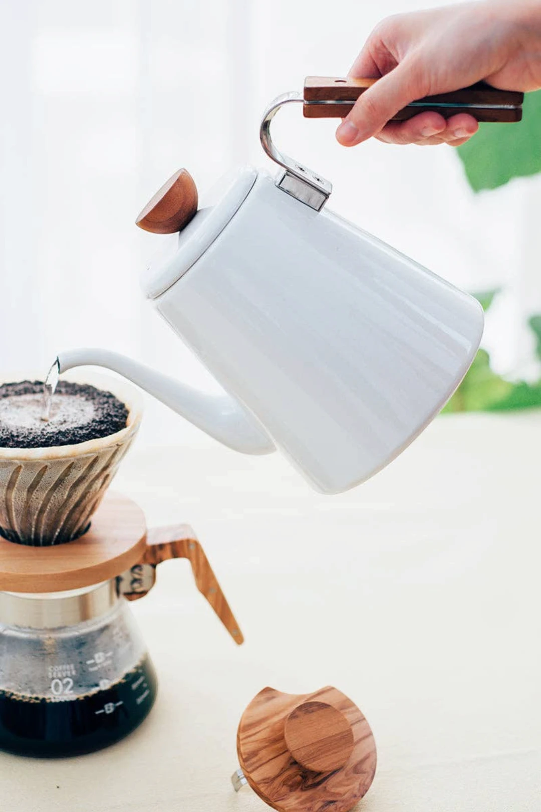 Hario "Bona" Enamel Pour Over Coffee Kettle – White | 0.8 L