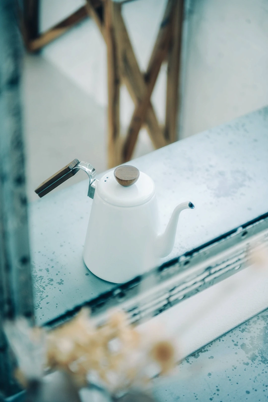 Hario "Bona" Enamel Pour Over Coffee Kettle – White | 0.8 L